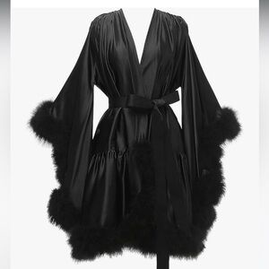 Old Hollywood Satin feather robe 👘 black